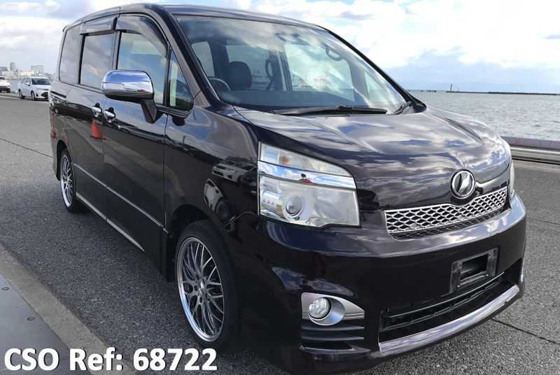 Toyota / Voxy 2013